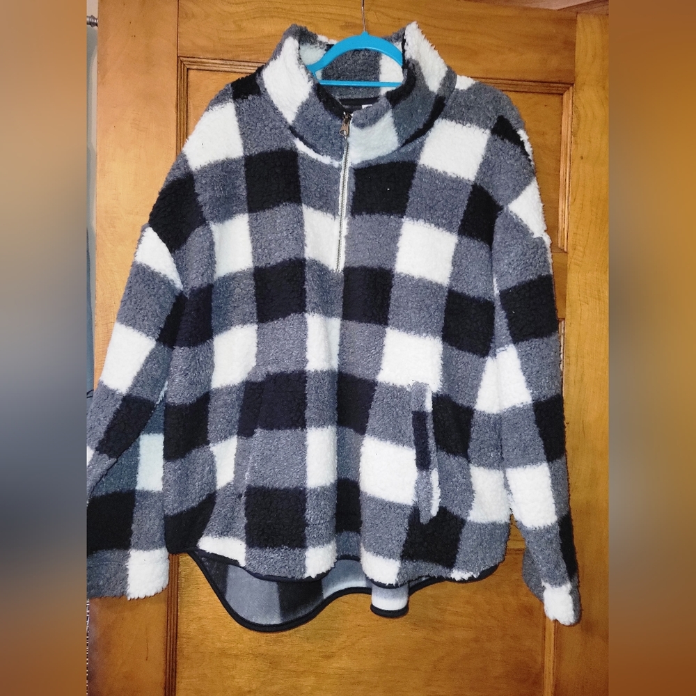 Woman sherpa sweater/pullover
